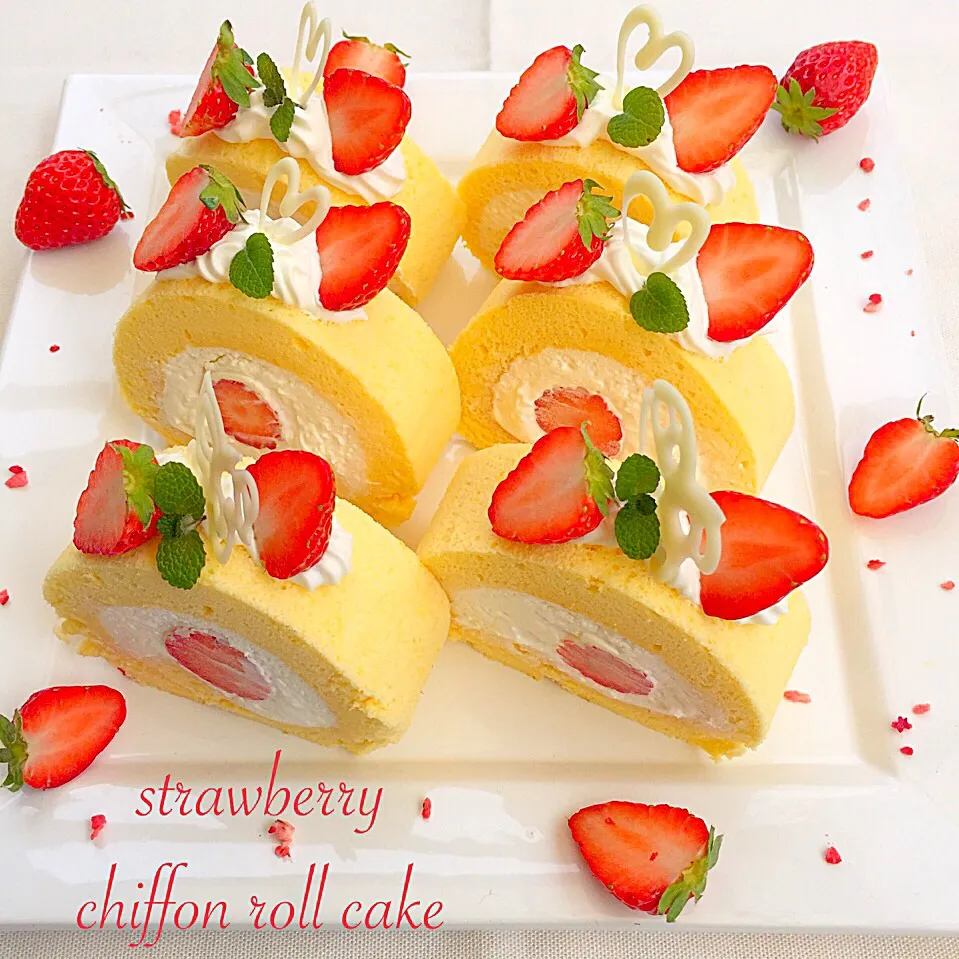 りずむちゃんのrecipeでストロベリー♡シフォンロールケーキ🍓|akiko♡さん