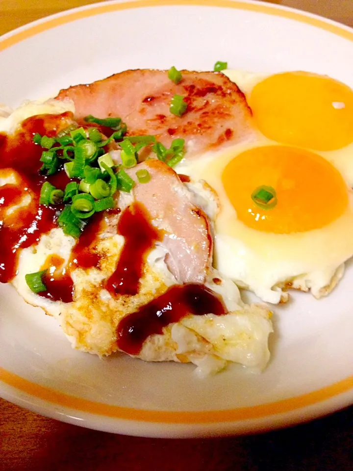 焼き豚エッグ🍳カープソースでね😋|まいりさん