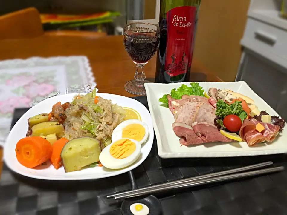 Snapdishの料理写真:バンシットソータンホン&オードブル盛り合わせ🍷|マニラ男さん