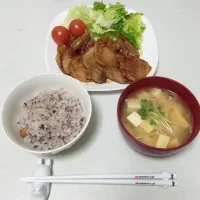 Snapdishの料理写真:豚肉のしょうが焼き|mさん