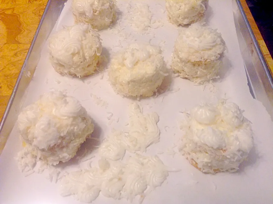 Snow ball cakes|John Baker Greskiewiczさん