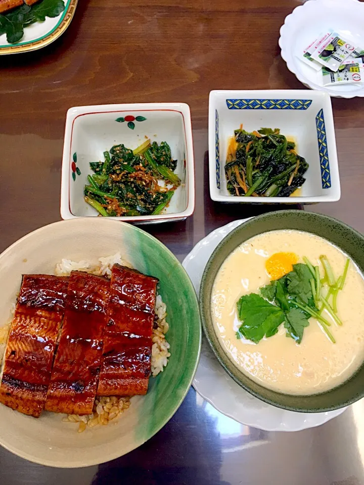 うな丼と茶碗蒸しのセットにしました|takamuraさん