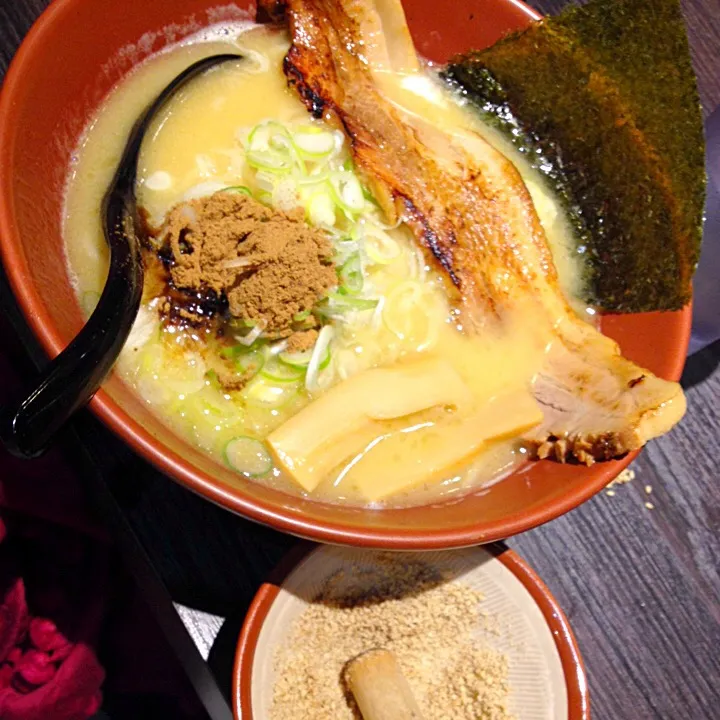 Snapdishの料理写真:煮干し豚骨ラーメン|misachiさん