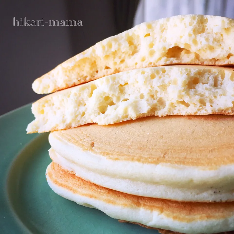 娘おやつ❀✿ふわふわ～ん♥卵白消費！メレンゲホットケーキ(パンケーキ)( ¨̮ )|ひかりママさん