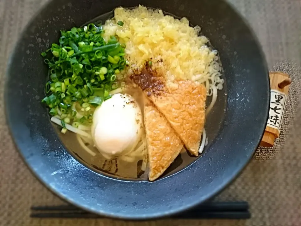 雪で 代休にした 日曜の昼御飯♪
買い物に行くのも怖くて
何にも食材がなくて 乾麺の讃岐うどん～|yokoさん