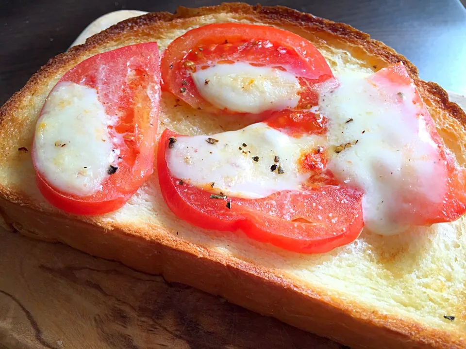 食べ残しのカプレーゼでトースト|Limeuさん