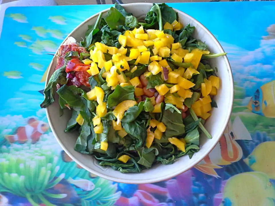 Although this looks like a salad it is actually a super loaded baked potato and bean! #vegan #potatoes #fatfree #801010 #hclf #dinner|veganadianさん