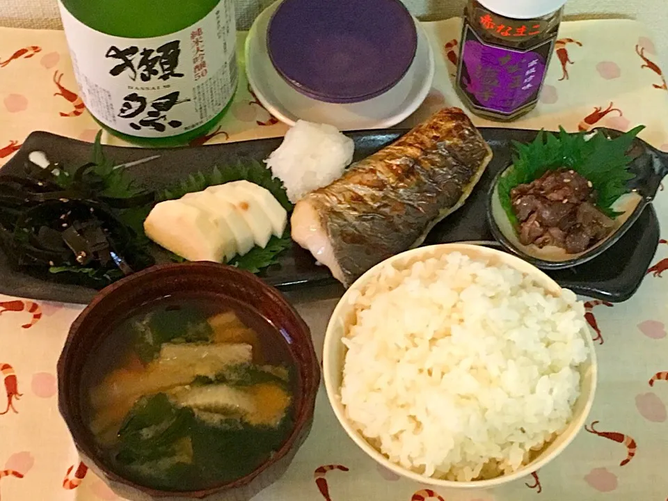 Snapdishの料理写真:青天の霹靂(青森のお米)
鯖の西京焼き
長芋のぬか漬け
醤油漬け昆布の胡麻和え
赤ナマコの塩辛
獺祭 純米大吟醸50|藤井裕之さん