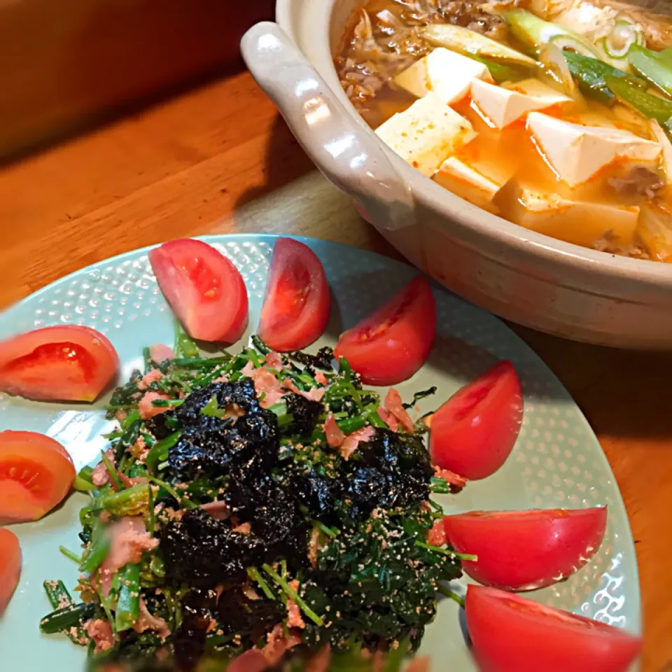 ことりちゃんの豆苗炒め♪
桜央里ちゃんのキムチ鍋♪
寒かった日曜日の夕ご飯☆体が温まりました(〃ω〃)|のりころさん