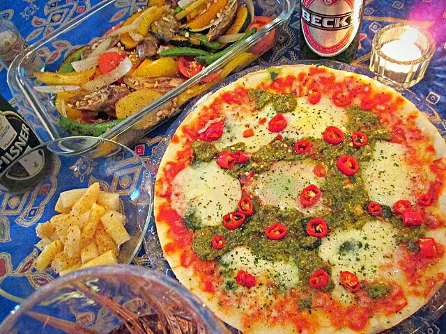 たっぷり自家ジェノベーゼ&モッツァレラで🍕+大人におすすめチリッピッツァ🍻焼き野菜いっぱいマリネ|ふかرさん