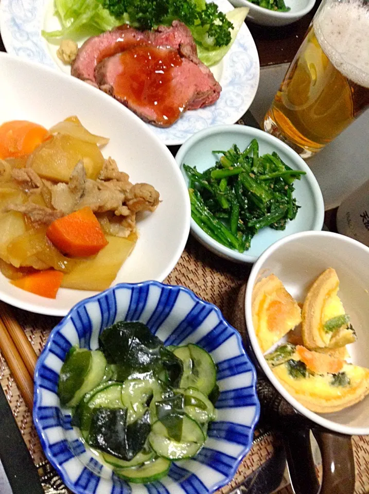 肉じゃが＆春菊の胡麻和え＆わかめときゅうりの酢味噌和え＆王様のローストビーフ|まぐろさん