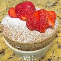 Chocolate soufflé with strawberry 

スフレチョコレート 苺トッピング|Soms Thanyaさん