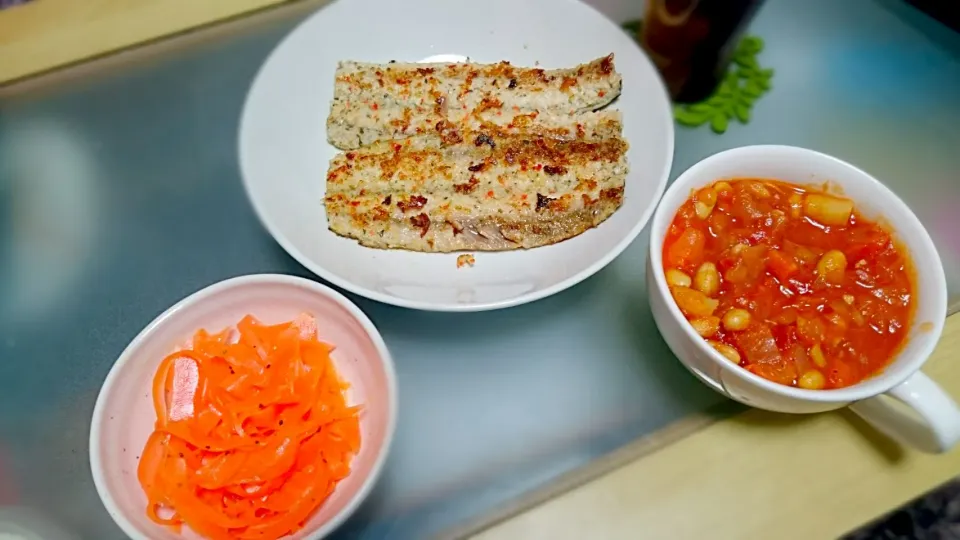 サンマの香草焼き
にんじんサラダ
ミネストローネ|おむすびさん