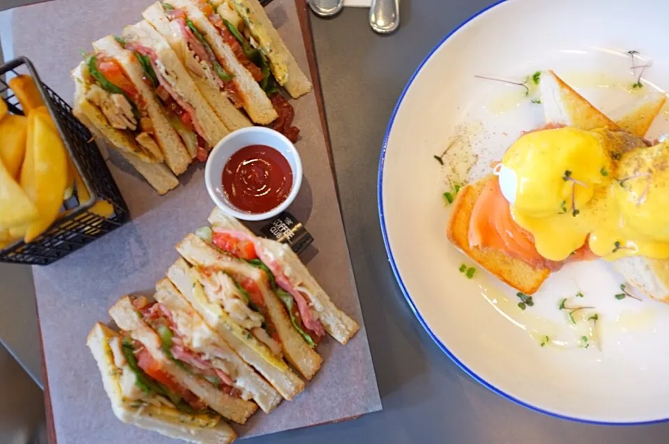 Club sanwich and egg benedict|PhUnGさん