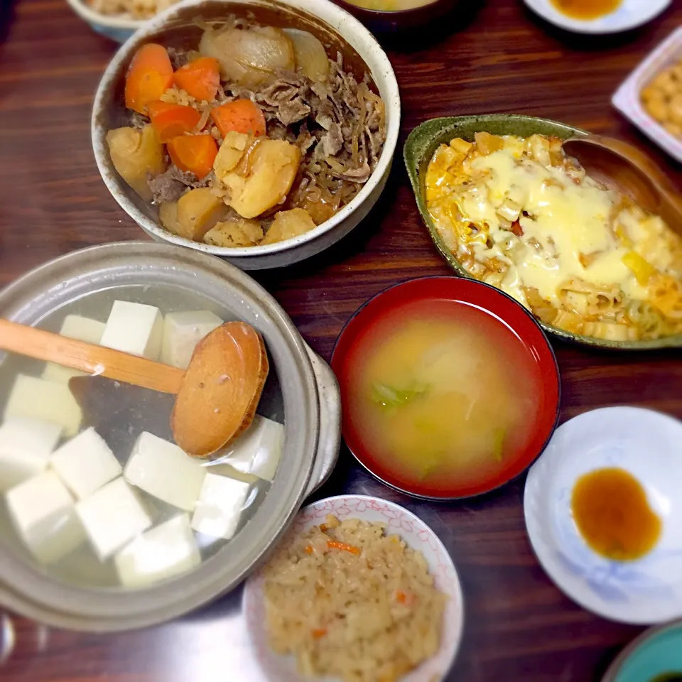 湯豆腐、肉じゃが、マカロニグラタン、炊き込み御飯|@mcさん