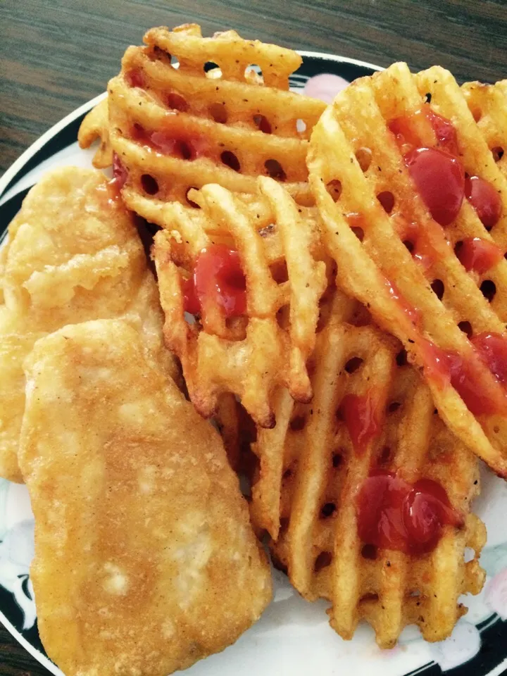 Fish-less fish with fries and ketchup|Toad A Leighさん