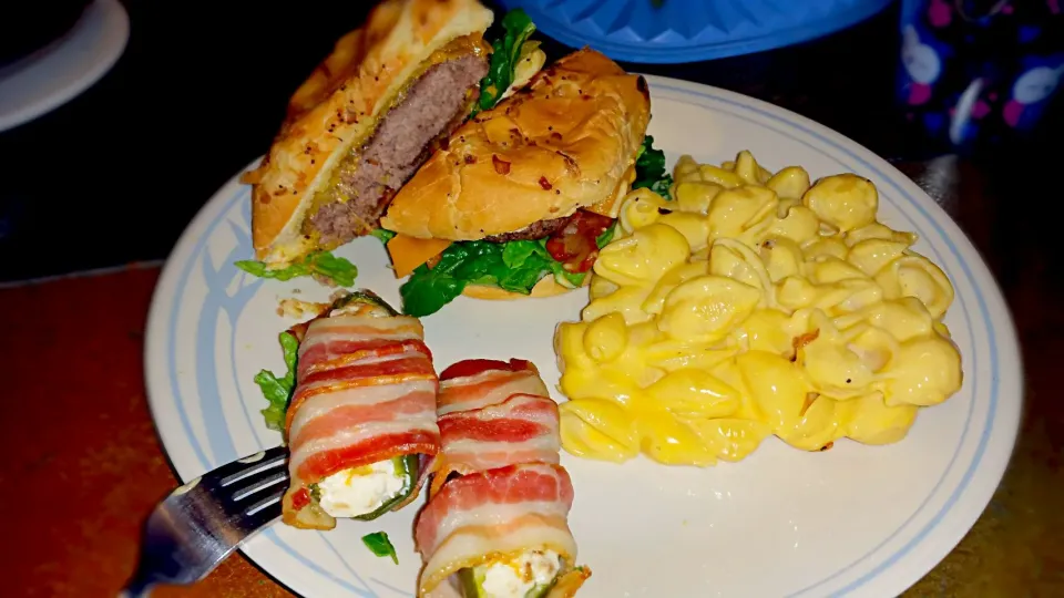 Bacon Cheeseburger, shells and velvetta cheese, bacon wrapped jalapeño peppers. The burger was seasoned with salt, pepper, and steak & chop seasoning cooked on |Myleah Pointerさん