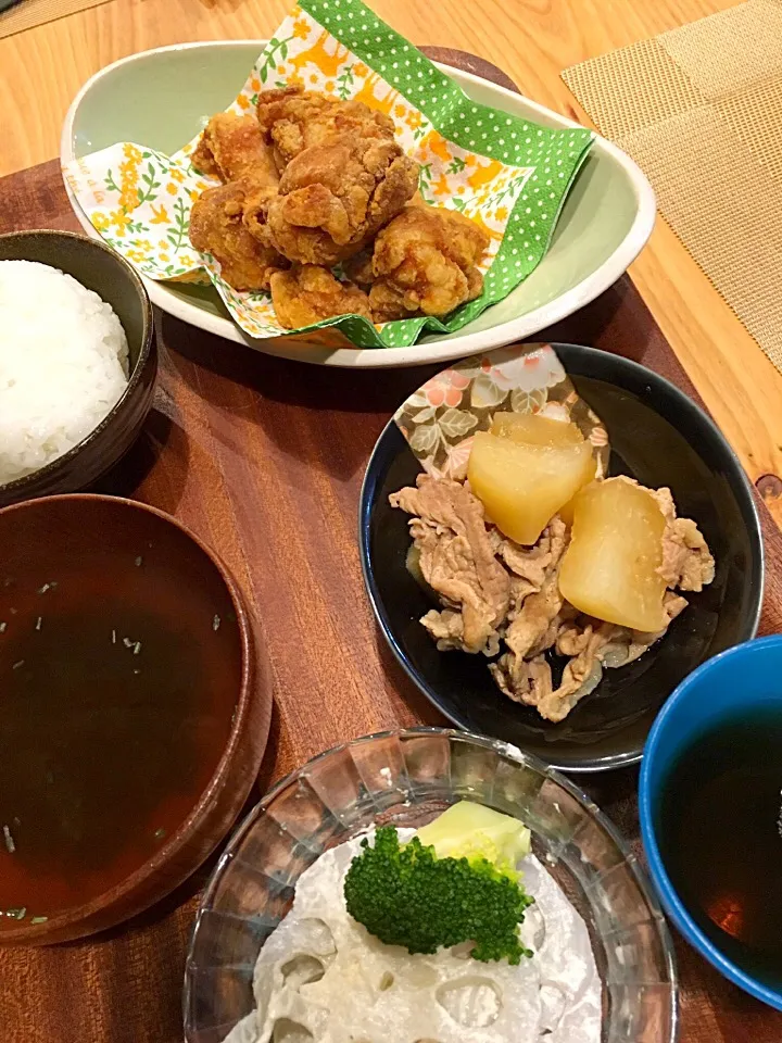 若鶏の唐揚げ 
大根と豚肉の煮物
レンコンサラダ
もずくスープ←コストコで購入|あっきーよさん