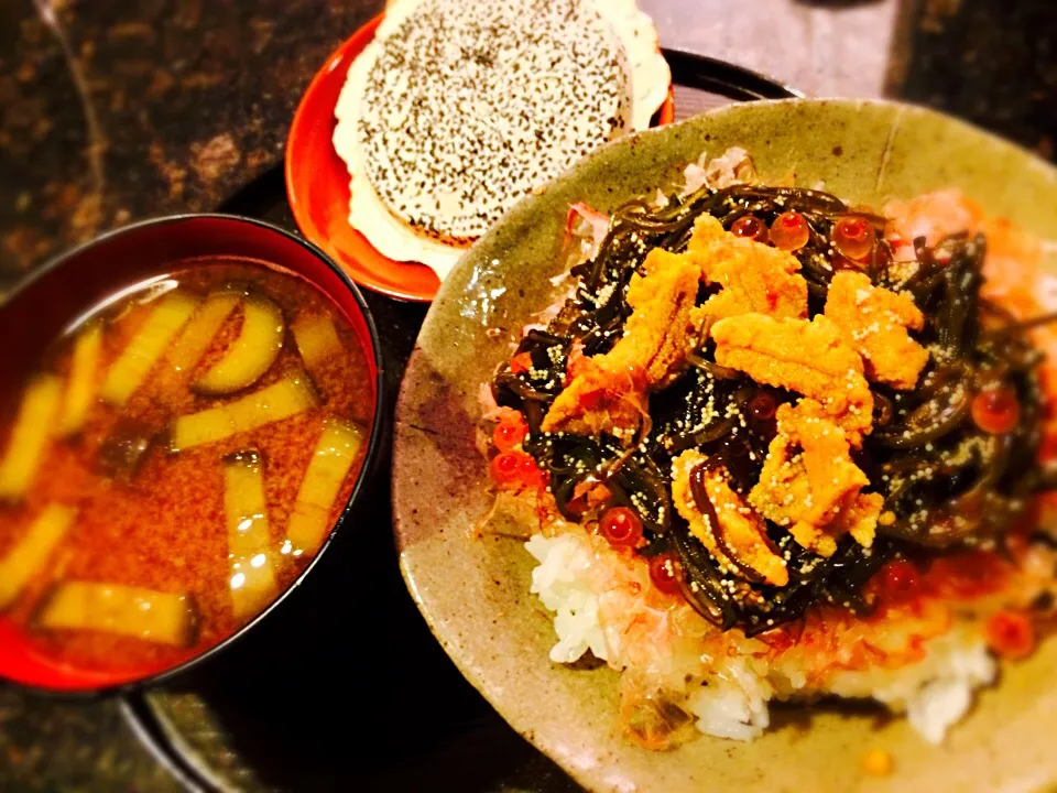 雲丹とイクラの海宝漬け丼(^o^)。おやつは南部煎餅🌸|💍ごはん🍚さん