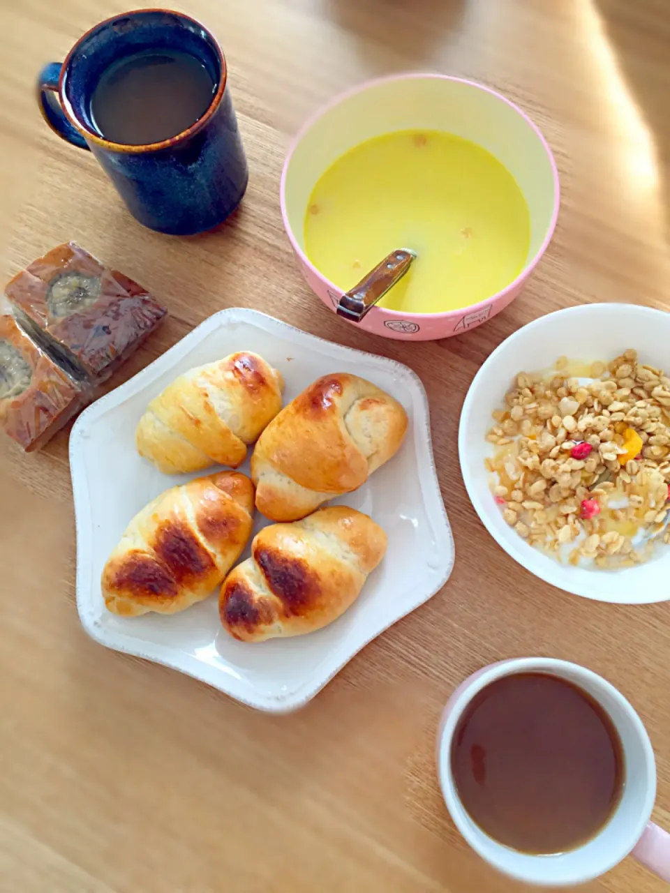 週末の朝ごはん♪手作りロールパンとバナナケーキ|mananaさん