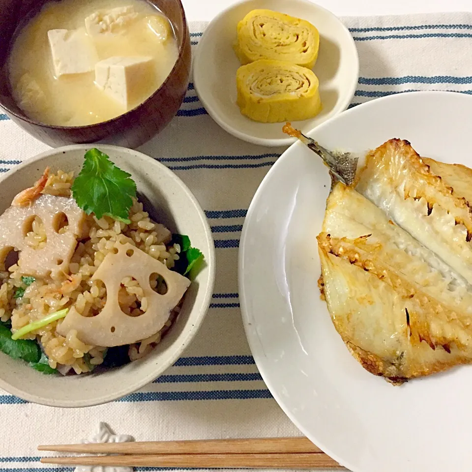 つぼ鯛・焼きレンコン炊き込みご飯・卵焼き・お味噌汁|Accaさん