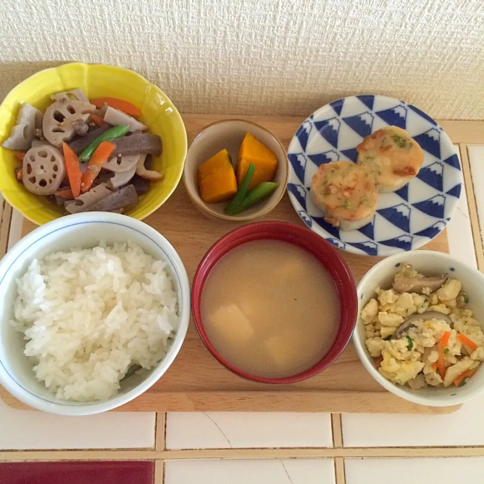 白米☆お味噌汁☆炒り豆腐☆山芋のガーリックマヨ焼き☆かぼちゃの煮物☆牛肉と根菜の煮物|とまこ(*^o^*)さん