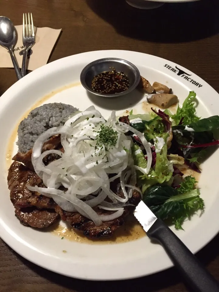 Steak with rice and vegetables|Darren Loさん