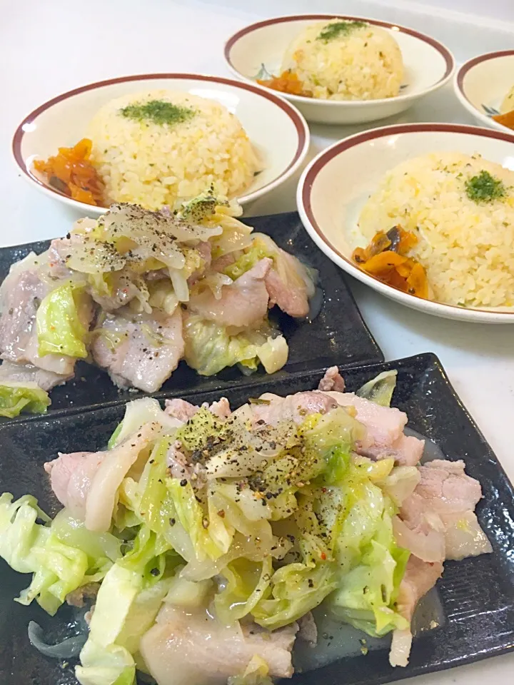 風流さん〜よろしく〜❗️豚バラ肉とキャベツの浅漬けの素の炒め物〜‼️と浅漬けの素でチャーハン💕|Sayakaさん