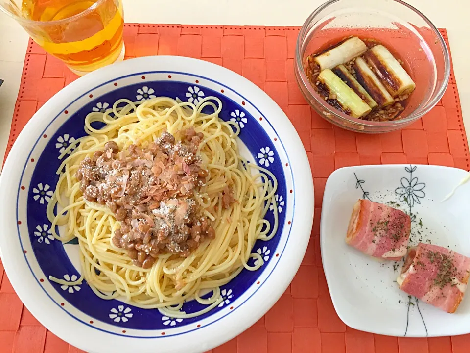 納豆パスタとネギのマリネ、ベーコンとチーズ巻き|きっちんさん