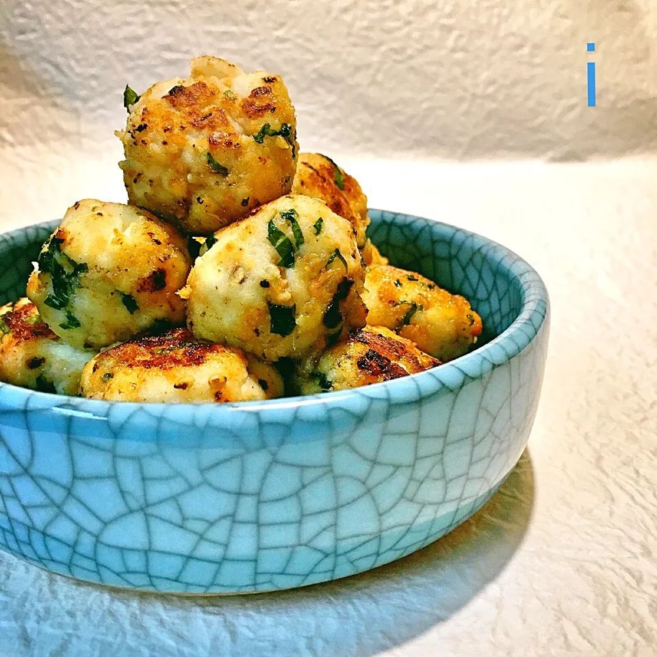 Snapdishの料理写真:プーティさんの料理 はんぺん梅しそ団子♪ 【Boiled Flat Fish Cake Balls】|izoomさん