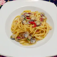 Snapdishの料理写真:agliooliofettucinne|Iput Maretta Kurniaさん