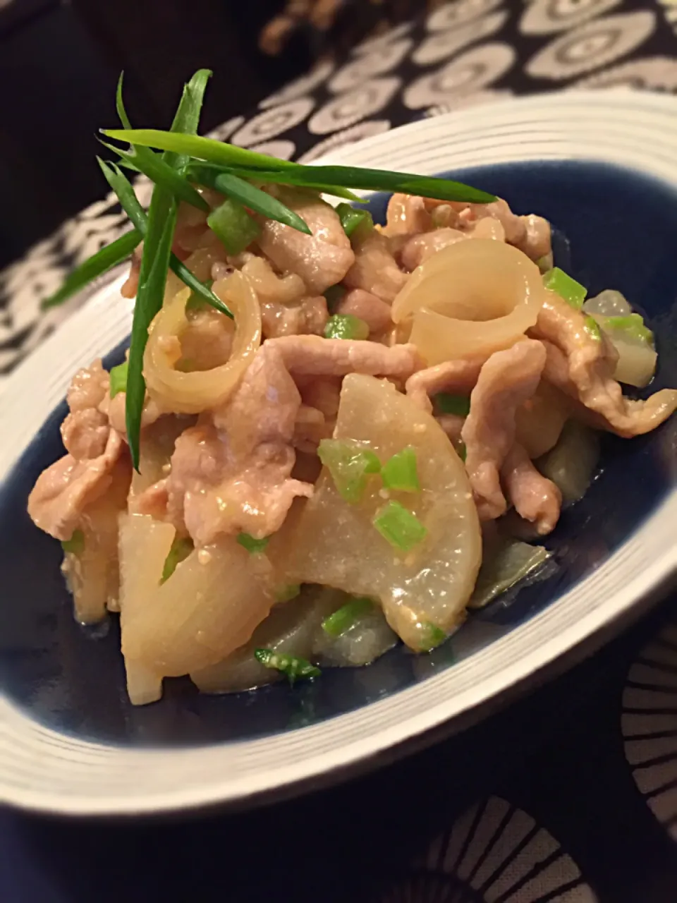 Snapdishの料理写真:ゆっこさんの料理 豚肉と大根のガリバタ炒め♡こりゃあ旨旨だ〜٩(๛ơ ﻌơ)۶♥|チョッパー＆ホヌさん