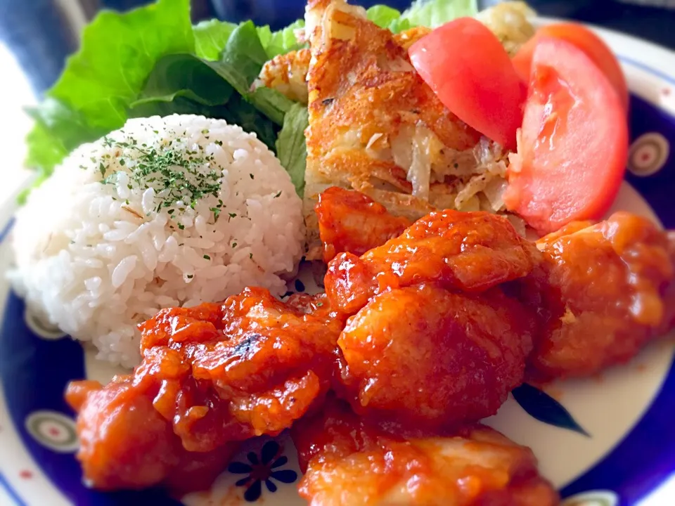 ケチャップ和え鶏もも肉とハッシュドポテトのランチプレート|奏 kanadeさん