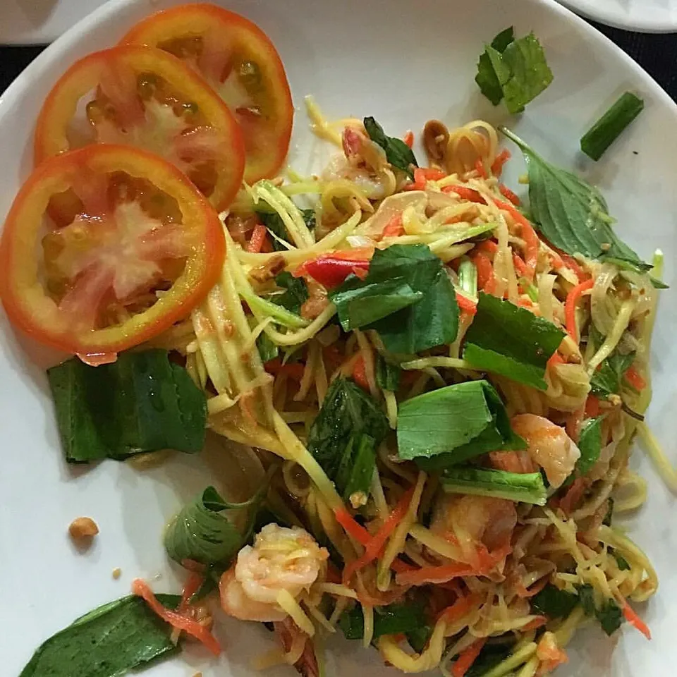 Mango Salad Khmer Style at Golden Coconut Restaurant Pup Street Siemreap Cambodia|jirawanさん