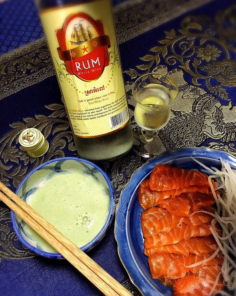 Khmer Rum w Salmon Sashimi|jirawanさん