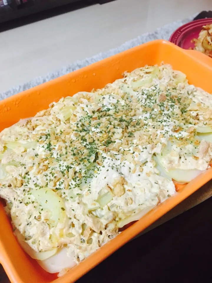 Snapdishの料理写真:じゃがいもシーチキンマヨ♡オーブン焼き！|ayatさん