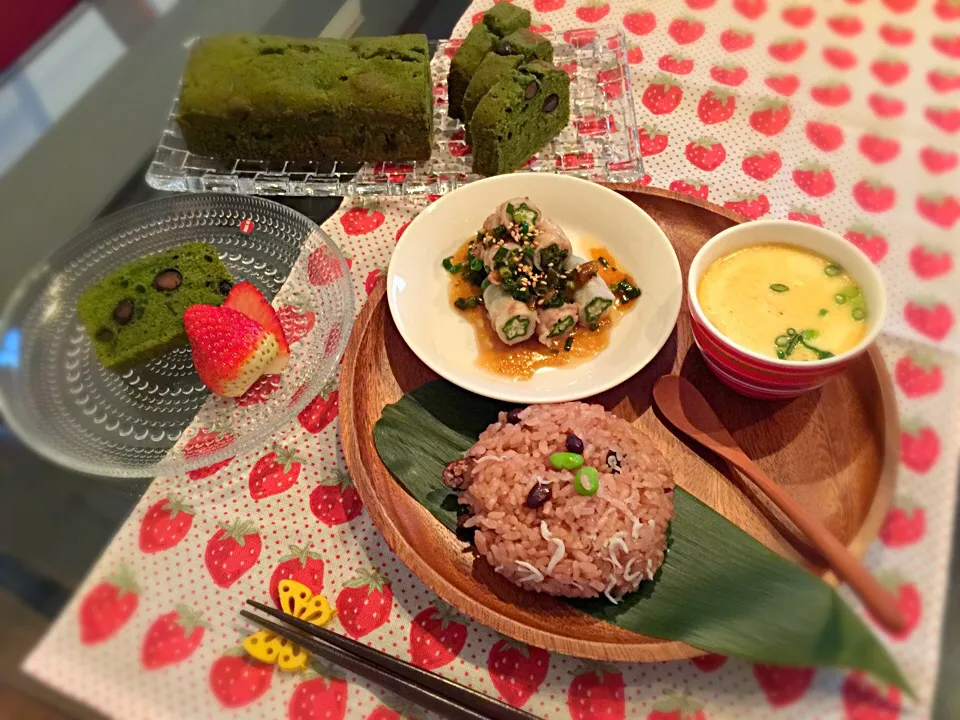 お赤飯 & オクラの肉巻き
中華風 カニの茶碗蒸し
抹茶黒豆パウンドケーキ|Hitomiさん