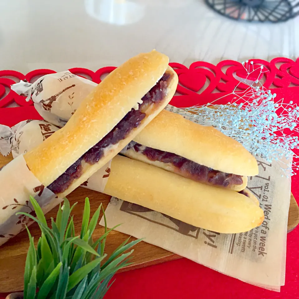 Snapdishの料理写真:ソフトフランスパン🍞💓あんバター入り😋|アンパンマンさん