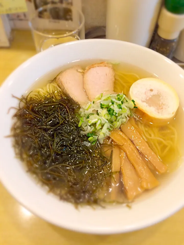 Snapdishの料理写真:ラーメン＋生ふのり((* ´艸｀))@五稜郭〜|morimi32さん