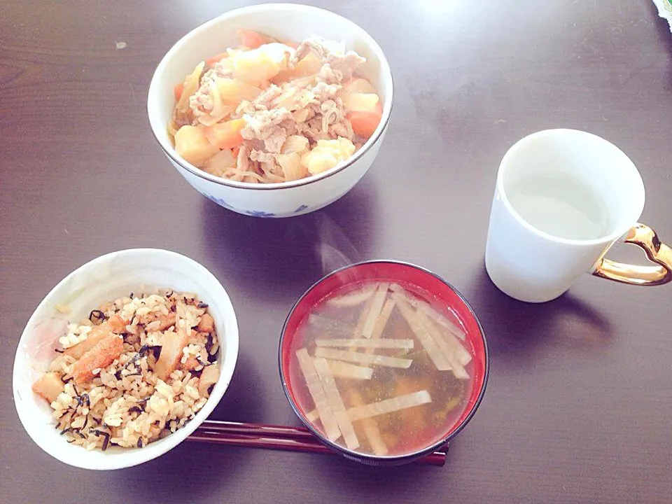 肉じゃが、ひじきご飯、味噌汁|ゆかりさん