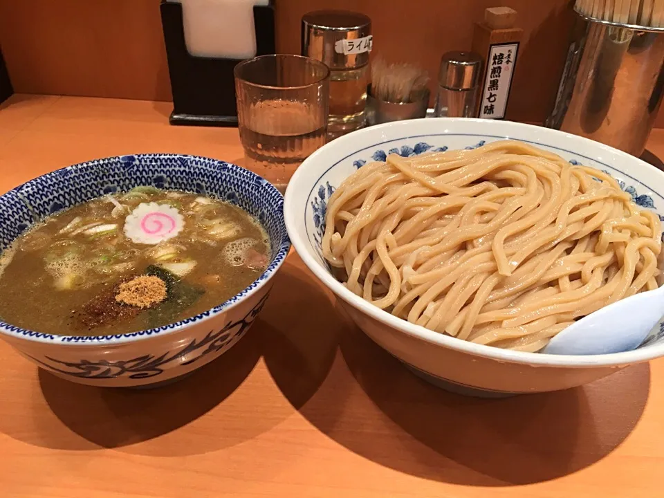 Snapdishの料理写真:つけ麺@六厘舎・東京駅|大塚寛之さん