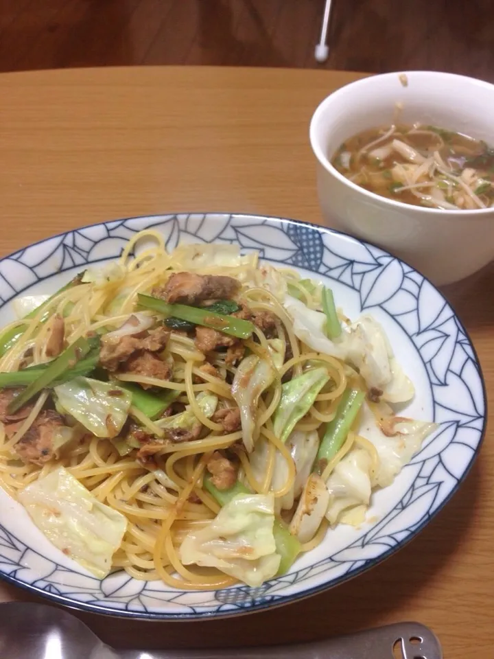 Snapdishの料理写真:鯖みそ缶とキャベツのスパゲティ
きのことささみのスープ|s-palさん