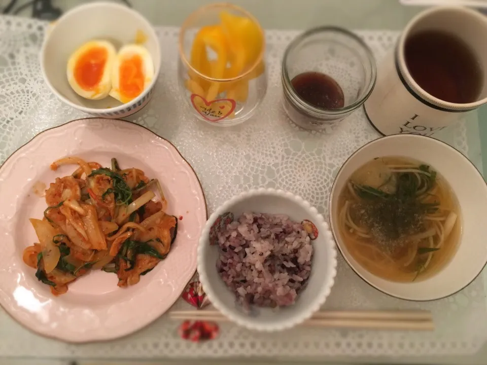 Snapdishの料理写真:豚キムチ
お素麺入りお味噌汁
スティックピクルス
ゆで卵|maiさん