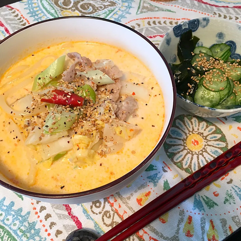 豚肉と白菜の辛味噌クリームうどん/きゅうりとわかめの酢の物|ゆきてぃさん