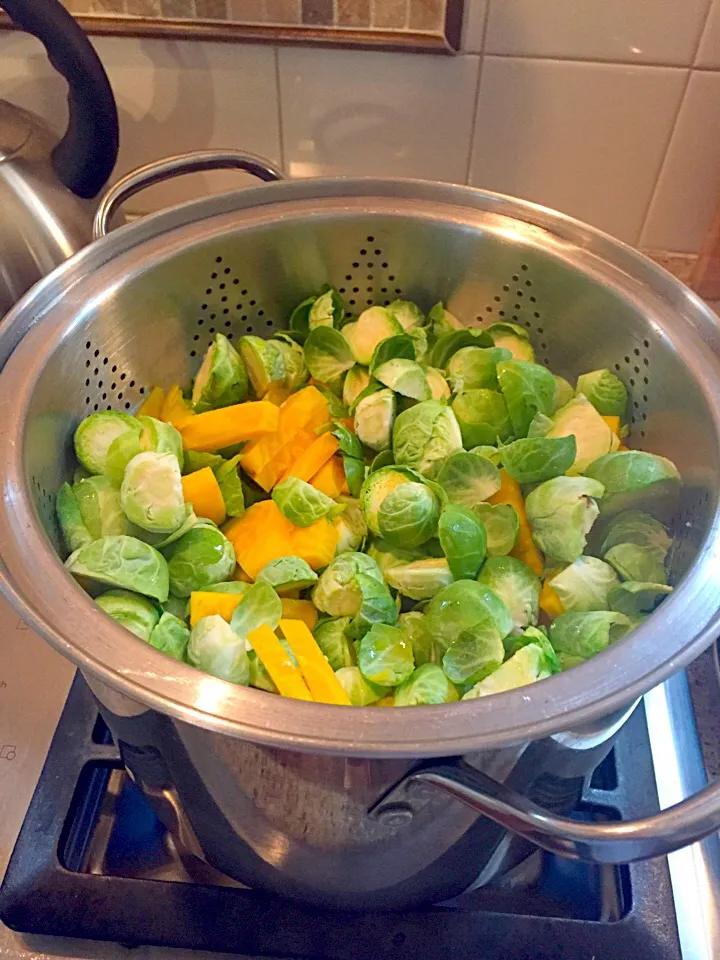 Roasted yellow beets and Brussels- steaming a few minutes before roasting|Trixy Hansonさん