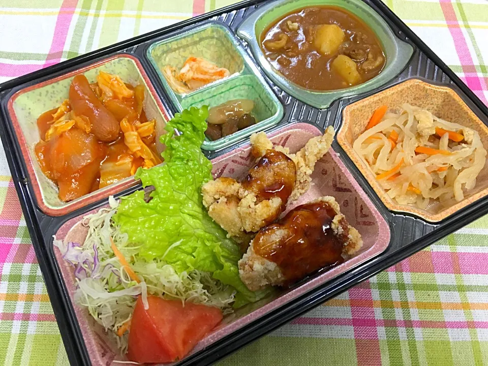 Snapdishの料理写真:鶏の唐揚げ照りソース 日替わり弁当 豊川市宅配|Naokazu Kuritaさん