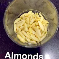 Snapdishの料理写真:Almonds|Tiagoさん