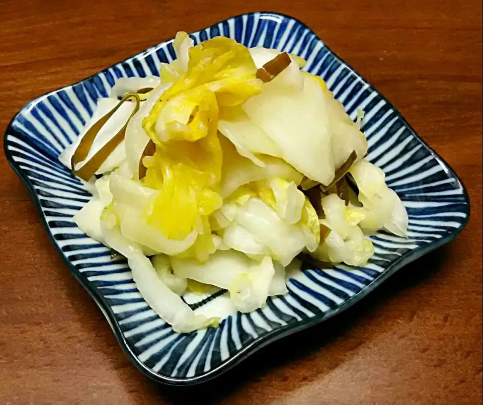 白菜と大根の浅漬け
鯛の昆布〆に使ってた昆布で|あらいぐまのしっぽさん