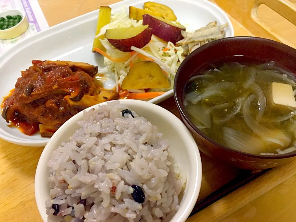 晩ご飯🌙おから・ひじき入り煮込みハンバーグ|かわちさん