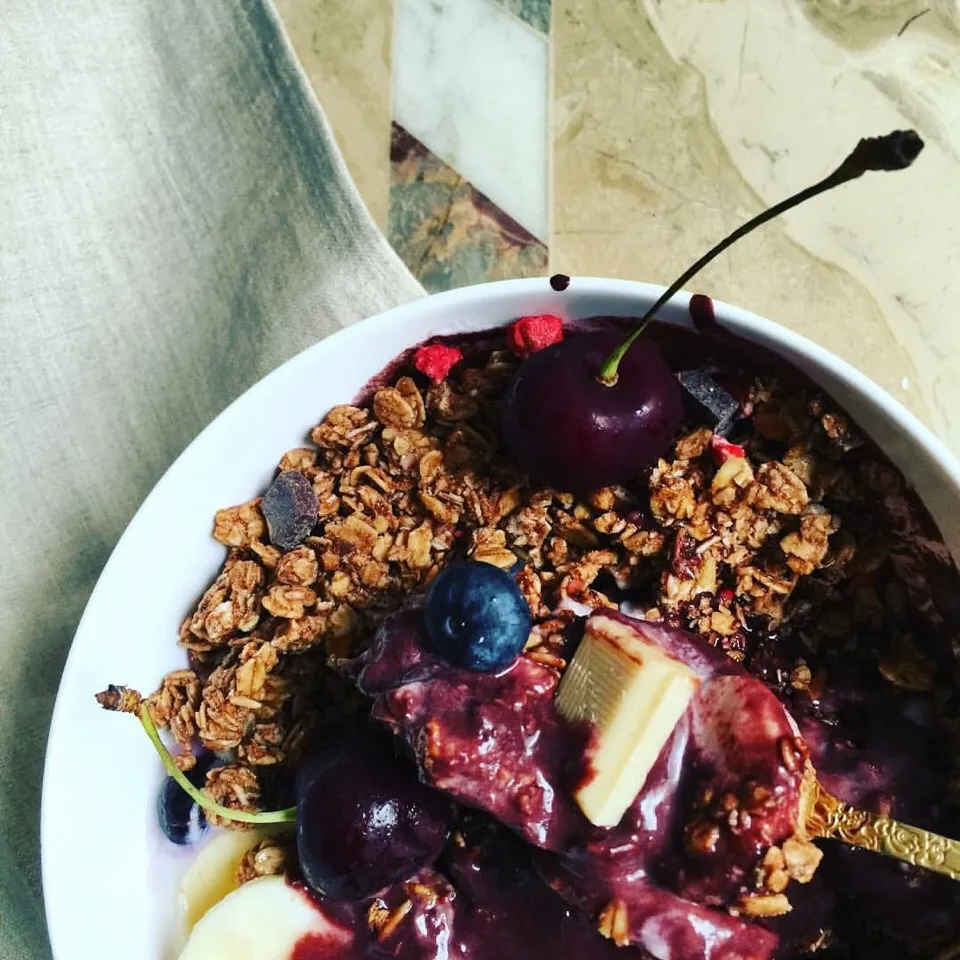 Snapdishの料理写真:açaí bowl with veganchocolate|金本美香さん